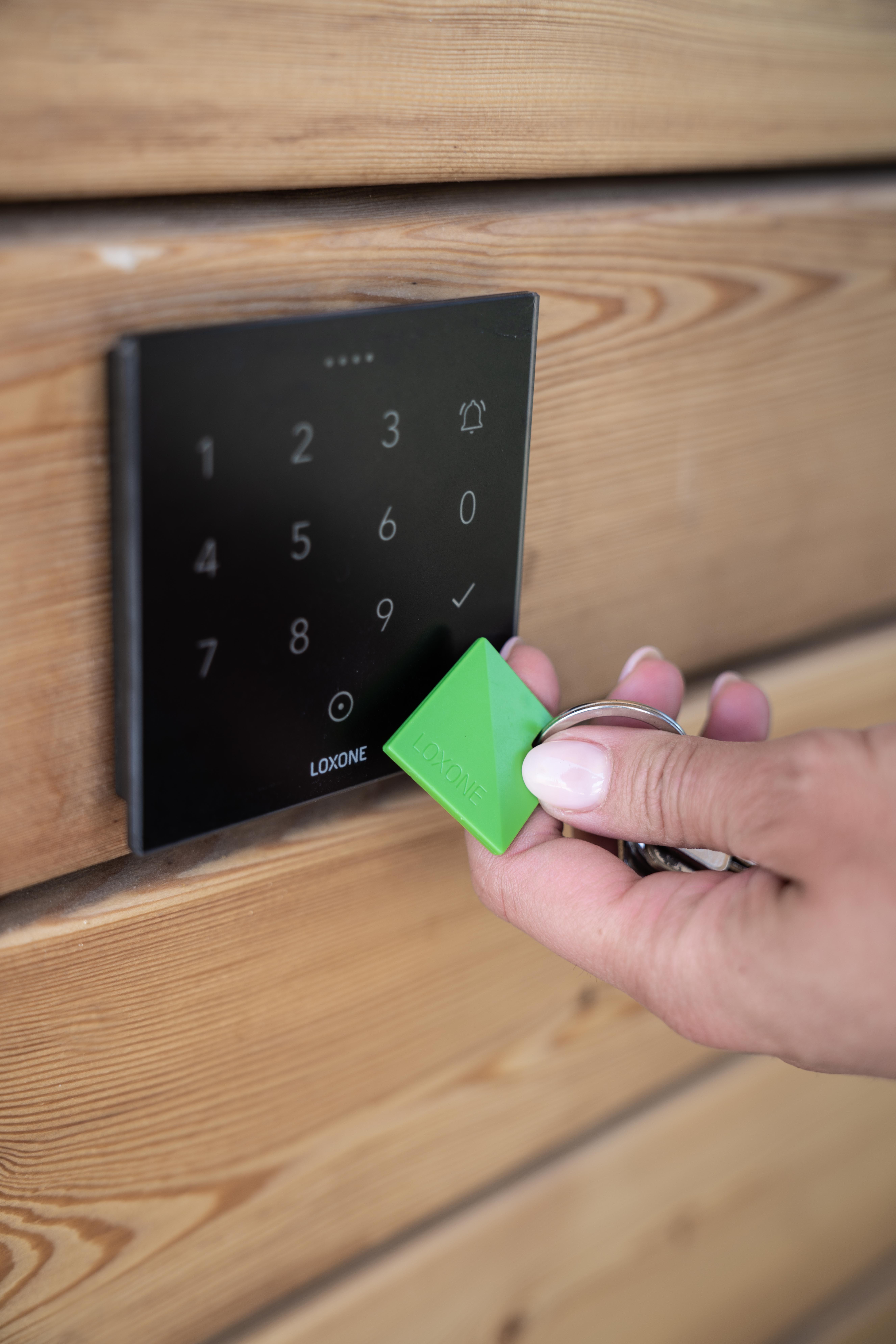 (c)Loxone-NFC-Code-Touch_01