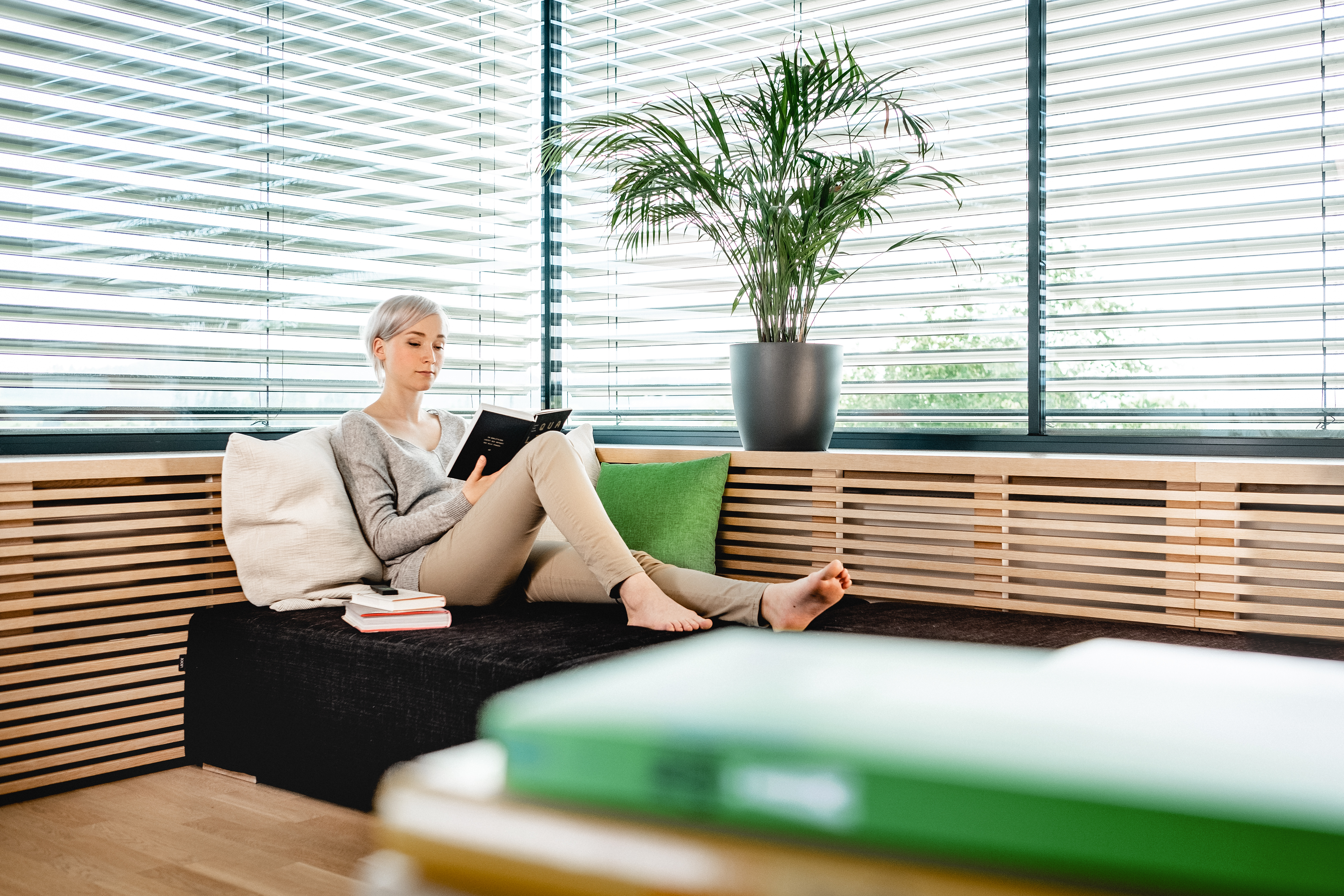 (c)Loxone_Sands-of-time_woman-reading-lounge-remote_04
